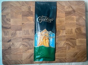 Сыр 100 гр ГОРНЫЙ СЫРОВАР (Косичка копчёная): Сыр 60 гр ГОРНЫЙ СЫРОВАР (Нити аджика)